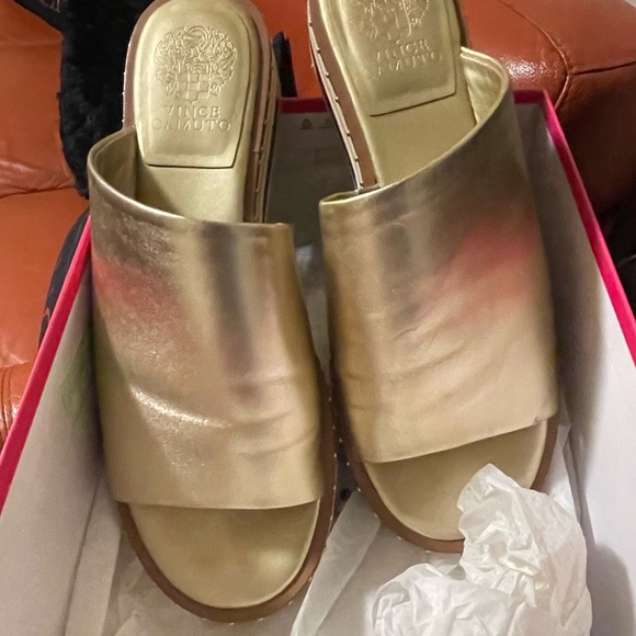 Vince Camuto Leather - Picture 5 of 6